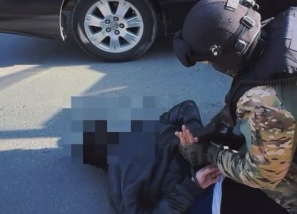 Закладки по всему городу: в Атырау нашли 35 свёртков с марихуаной