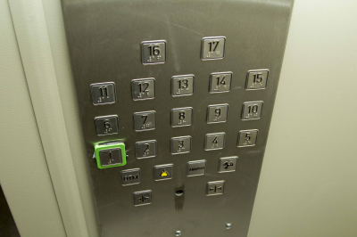 Бывший врач скорой помощи Звонков назвал панику проблемой застрявшего лифта