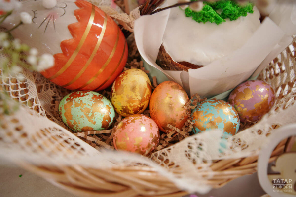 Депутат Госдумы предупредил об опасности трендового способа окраски пасхальных яиц