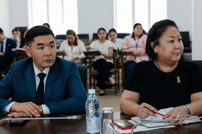 В Атырау госслужащим напомнили о нормах этики и уважении к гражданам