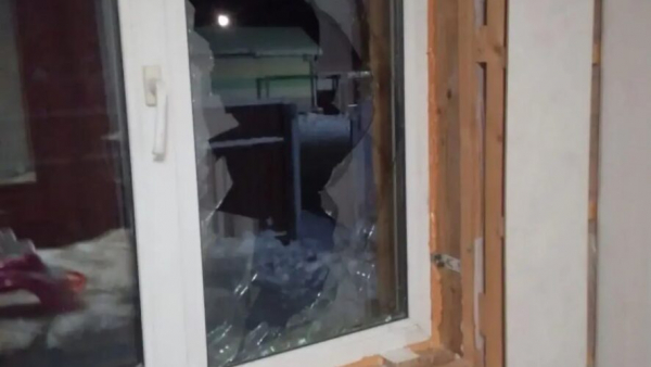 Ревнивец с лопатой разгромил окна в доме бывшей сожительницы 23/01/2026 &ndash; Новости