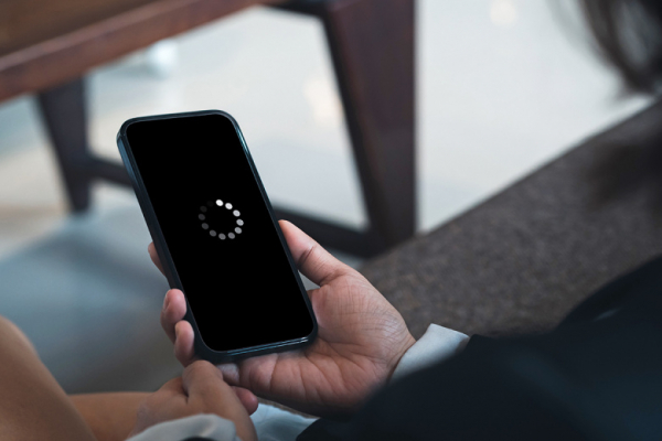 Психолог дала советы, как побороть тревогу на фоне перебоев с интернетом