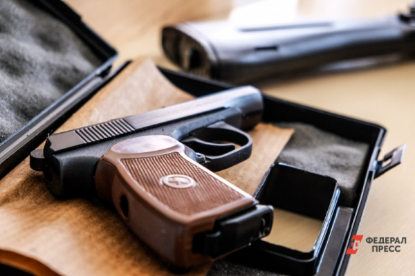 В Екатеринбурге школьник ранил одноклассницу из пистолета