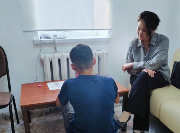 Подросток спал на улице в Атырау: омбудсмен рассказала о его состоянии