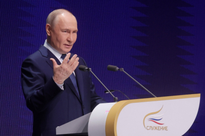 Путин наградил победителя премии &laquo;Служение&raquo;: самые яркие кадры церемонии