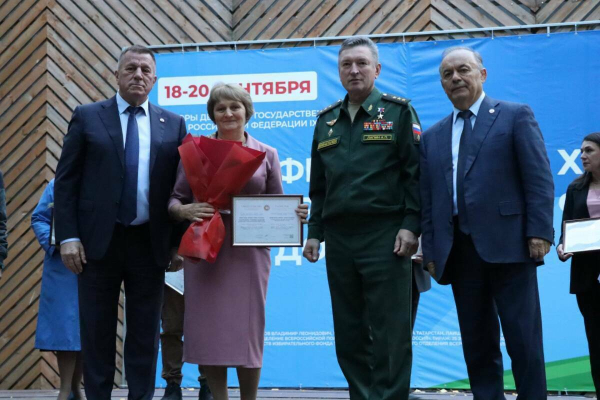 В Тетюшах 17 жителей получили свидетельства Доски почета Татарстана