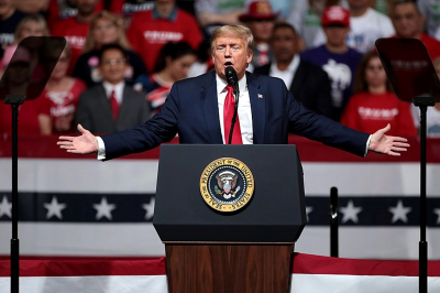 Аналитик Белогорьев: рост цен на бензин в США стал проблемой для Трампа