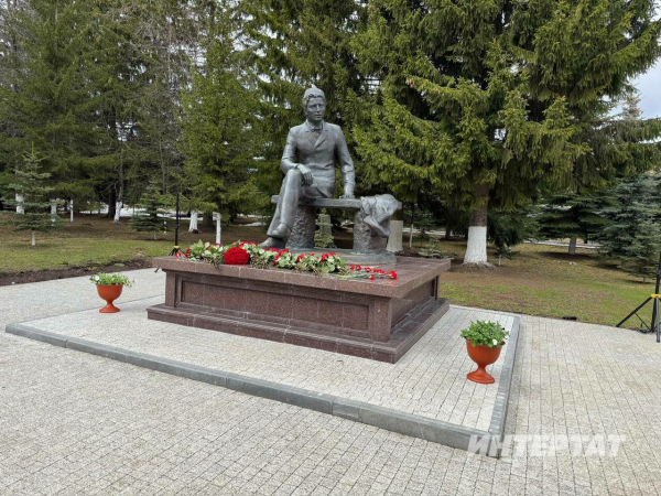 Рөстәм Миңнеханов мәдәният һәм сәнгать эшлеклеләренә: &laquo;Габдулла Тукай &ndash; безнең символ&raquo;