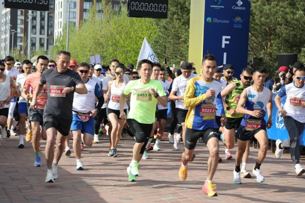 Ради детей пробежали в марафоне 3 тысячи человек в Астане