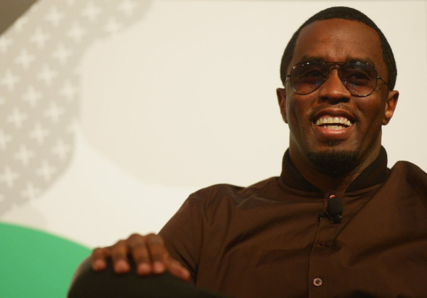 Бьет ногами и тащит за волосы: появилось видео избиения рэпером P.Diddy своей девушки