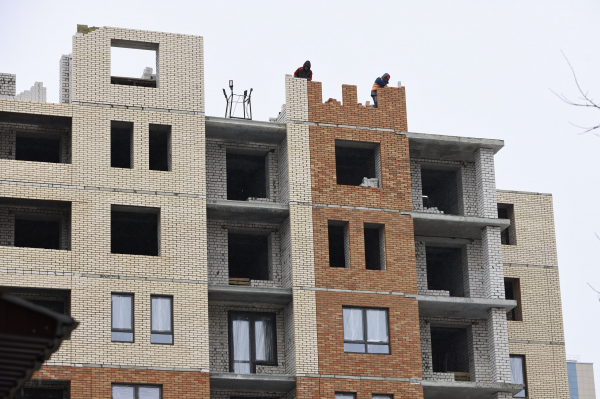 Девелопер &laquo;Самолет&raquo; заявил об острой нехватке рабочих на строительных площадках