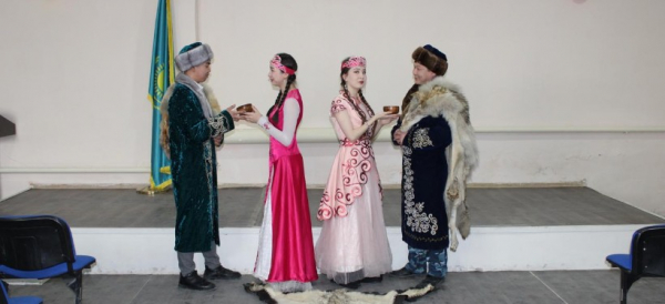 Абай облысы ҚАЖ департаментінің мекемесінде қызметтік форманы ұлттық киімге алмастырды