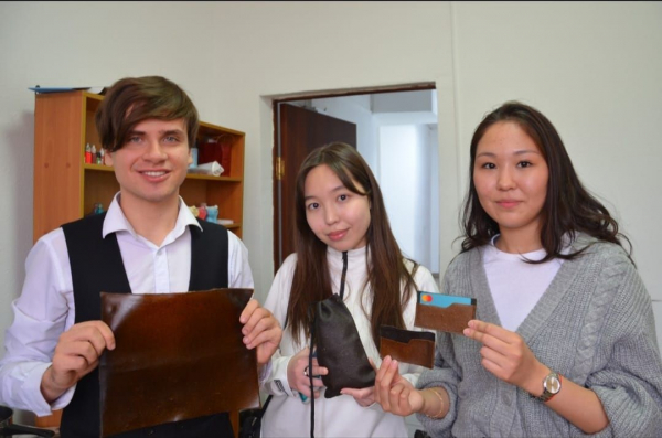 Атырауские студенты создают фитокожу из камыша и пищевых отходов