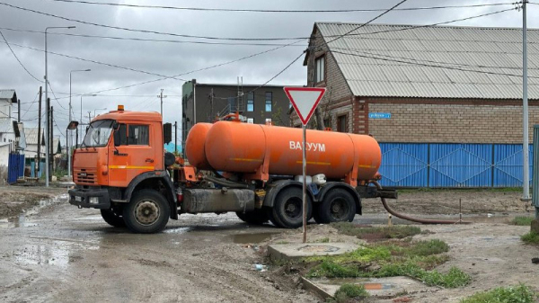 9 тысяч кубометров воды откачано в Кульсары за сутки