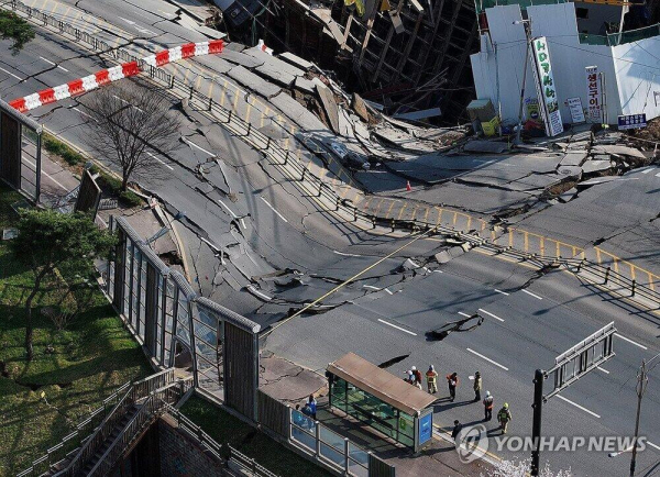 Тоннель строящегося метро обрушился в Корее