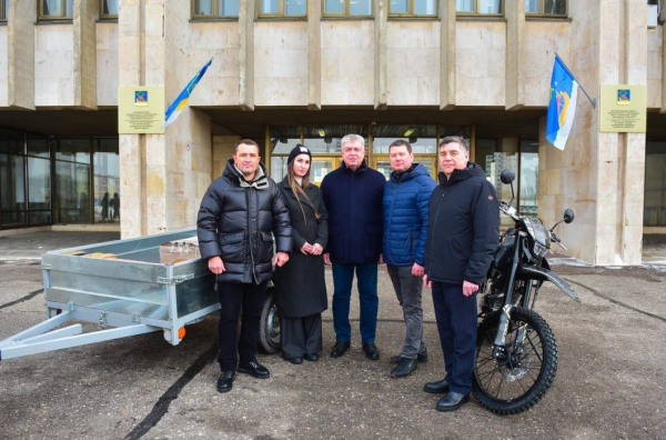 Челнинцы отправили в зону СВО мотоцикл, прицеп и бензопилы