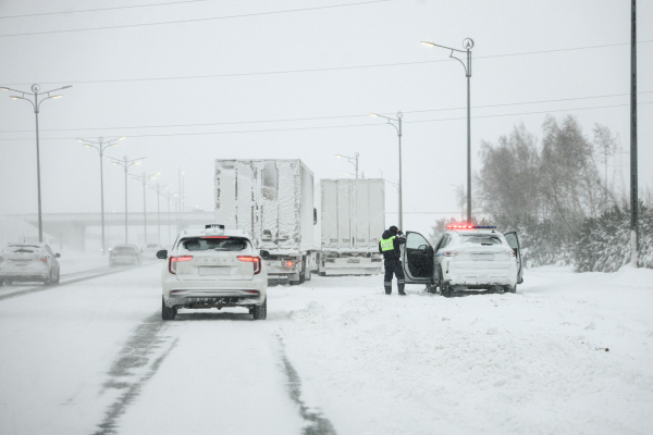 В&nbsp;ГАИ по&nbsp;РТ&nbsp;призвали водителей избегать резких маневров и&nbsp;обгонов из-за сильного ветра