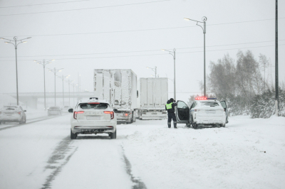 В&nbsp;ГАИ по&nbsp;РТ&nbsp;призвали водителей избегать резких маневров и&nbsp;обгонов из-за сильного ветра