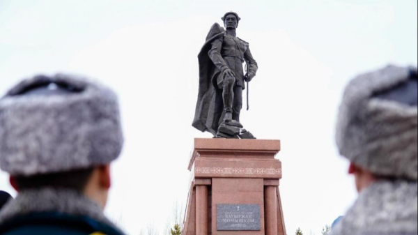 В Астане покажут документальную драму о Бауыржане Момышулы