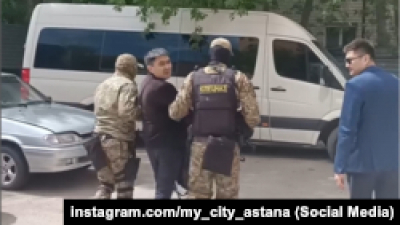 В Астане силовики задержали правозащитника Айдара Сыздыкова