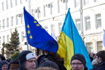 Politico: Европа не в силах найти способ обойти Венгрию в вопросе кредита Киеву