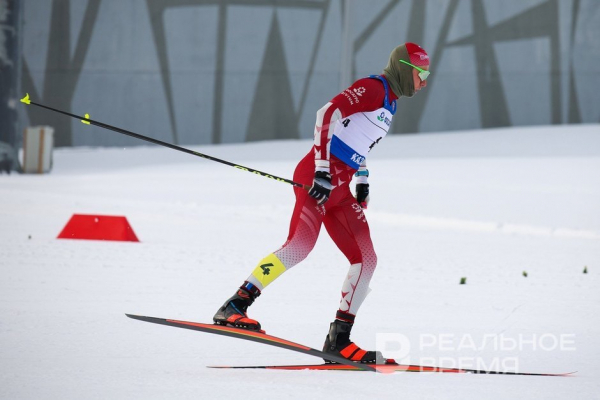 Татарстанский лыжник Большунов выиграл масс‑старт в Кировске, Коростелев &mdash; второй