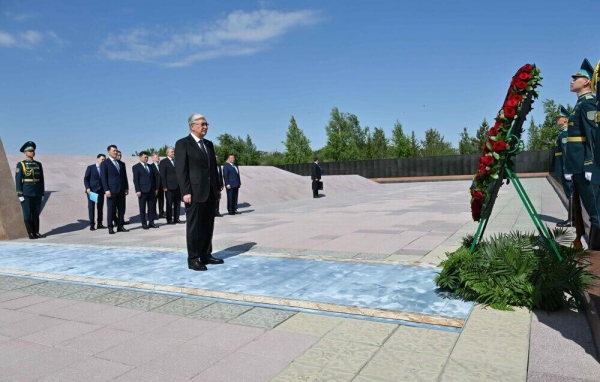 Токаев почтил память жертв политических репрессий