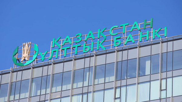 Нацбанк получил право ограничивать платежи и банковские операции