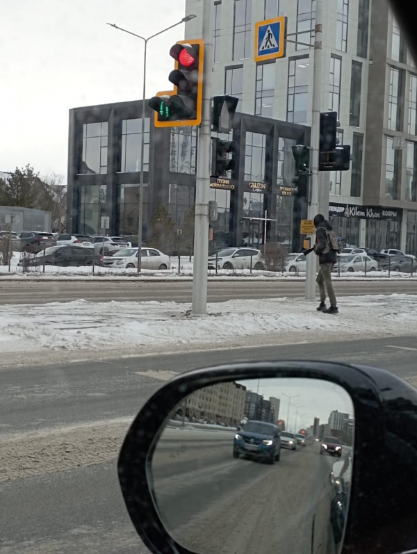 Подросток в камуфляже и с "оружием" привлек внимание полиции в Астане