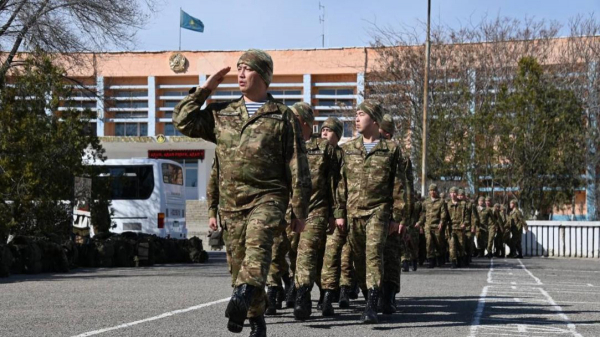 Военные моряки готовятся к главному параду года