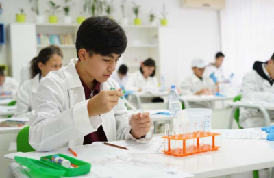 В Казахстане проходит главное событие года для юных химиков