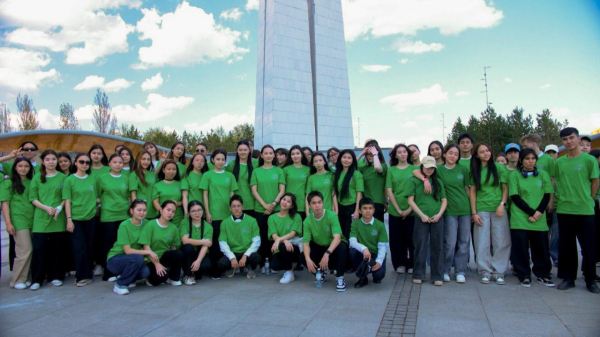 Молодёжь Астаны провела флешмоб за чистоту и против наркотиков