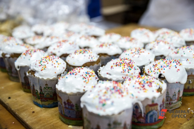 В Крыму изготовили гигантский пасхальный кулич массой 600 кг