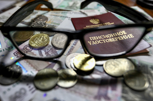 РИАН: Средний размер пенсии по старости в РФ превысил 27,2 тысячи рублей