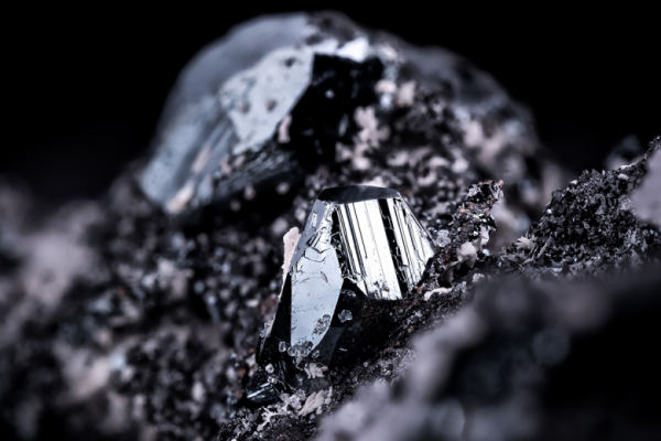 Гематит (кровавик): магические и лечебные свойства камня, кому подходит