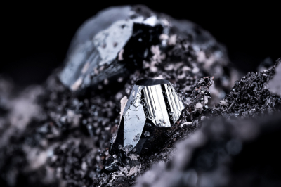 Гематит (кровавик): магические и лечебные свойства камня, кому подходит