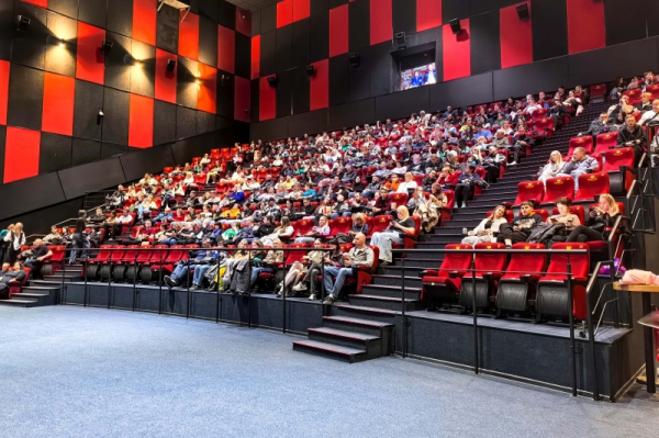 &laquo;Мечты под огнем&raquo;: &laquo;Ленфильм&raquo; снимает фильм об актерах Мариуполя, чьи сцены заменили бомбоубежища