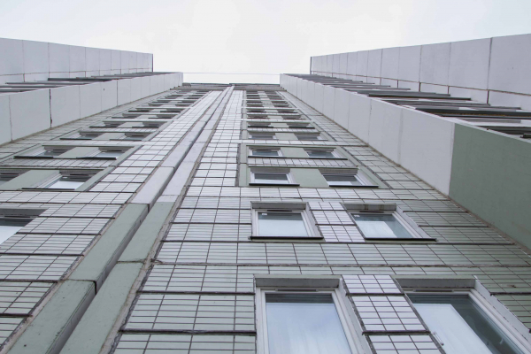 В Люберцах подвал жилого дома затопило фекалиями, жильцы жалуются на запах