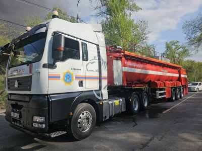 В Алматы по повышенному рангу тушат пожар на складе   Дополнено