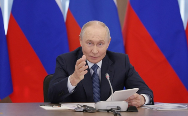 Путин призвал бережно относиться к русскому языку, назвав его живым организмом