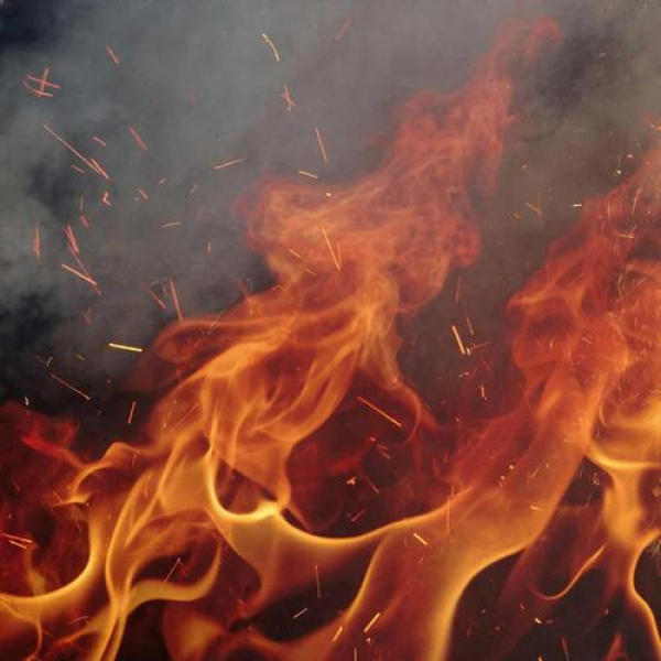 В непосредственной близости от Кремля горит торговый центр, вспыхнули жировые отложения в модном ресторане