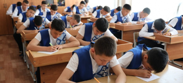 Абай облысының 302 мектебінде бірыңғай тәрбие сағаты өтті
