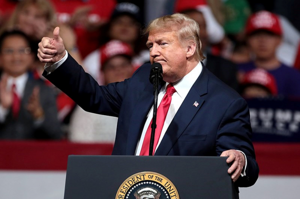 Сотрудник Белого дома Чунг опроверг слухи о госпитализации Трампа