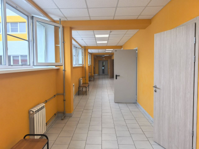 Дым, пожарные, эвакуация и прокуратура: что случилось в тюменской школе № 27 накануне праздника