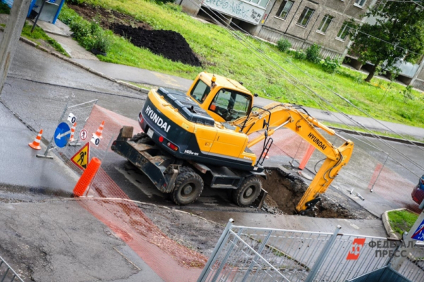 &laquo;Яма-ловушка&raquo; у детской площадки: в Калуге раскопанную траншею не могут закопать полтора месяца