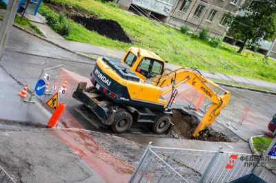 &laquo;Яма-ловушка&raquo; у детской площадки: в Калуге раскопанную траншею не могут закопать полтора месяца