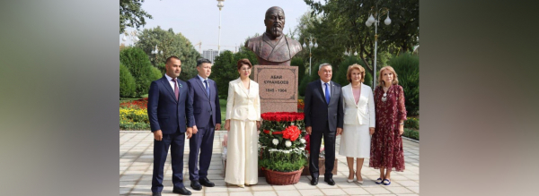 В Душанбе увековечили образ великого казахского мыслителя