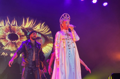 Влезла в боди 2021 года и спела &laquo;Раненые раны&raquo;: как Бузова устроила концерт-исповедь